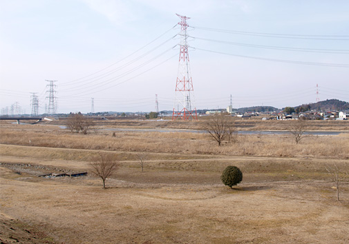 近くには箒川が流れています